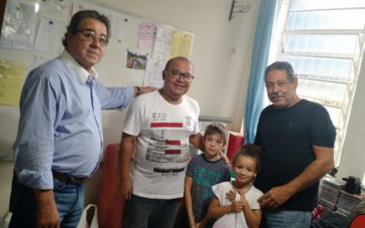 Fundação faz entrega de material escolar
